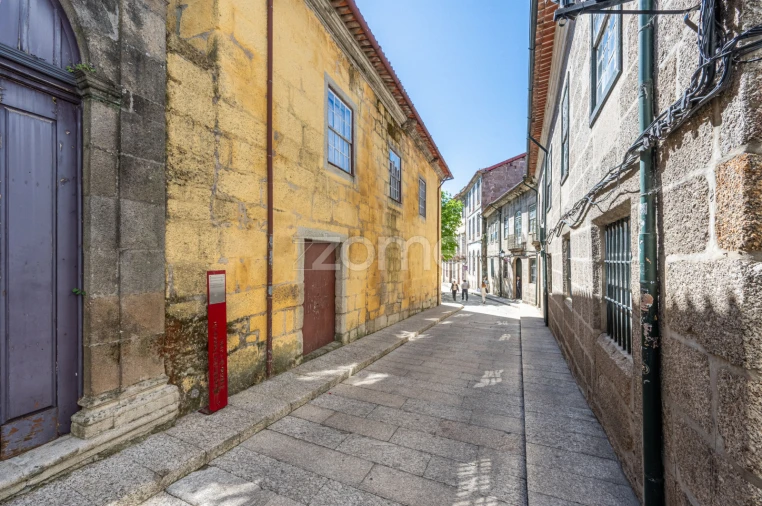 Moradia T6 para Venda em Oliveira, São Paio e São Sebastião Foto 12