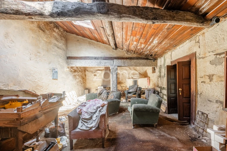 Moradia T6 para Venda em Oliveira, São Paio e São Sebastião Foto 19