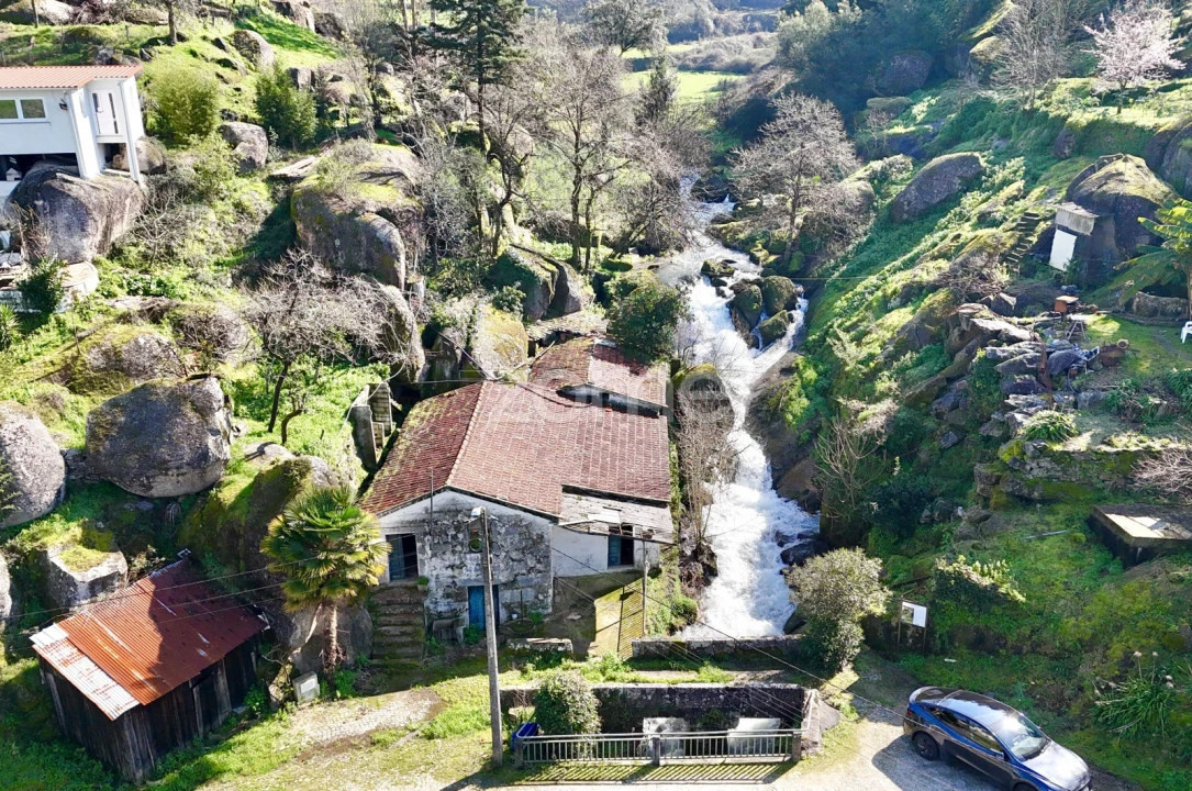 Quinta T2 para Venda em Arnoso (Santa Maria e Santa Eulália) e Sezures Foto 1