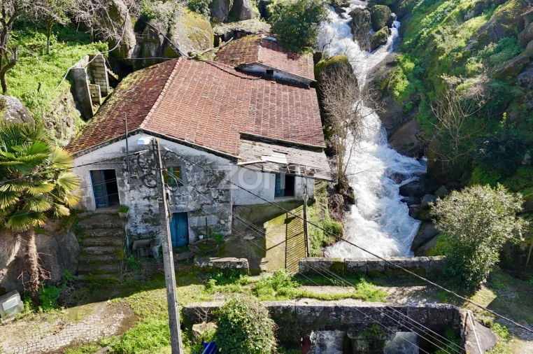 Quinta T2 para Venda em Arnoso (Santa Maria e Santa Eulália) e Sezures Foto 2