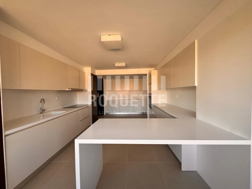 Apartamento T5 para Arrendamento em Aldoar, Foz do Douro e Nevogilde Foto 7