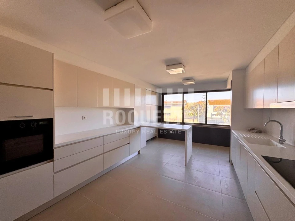 Apartamento T5 para Arrendamento em Aldoar, Foz do Douro e Nevogilde Foto 8
