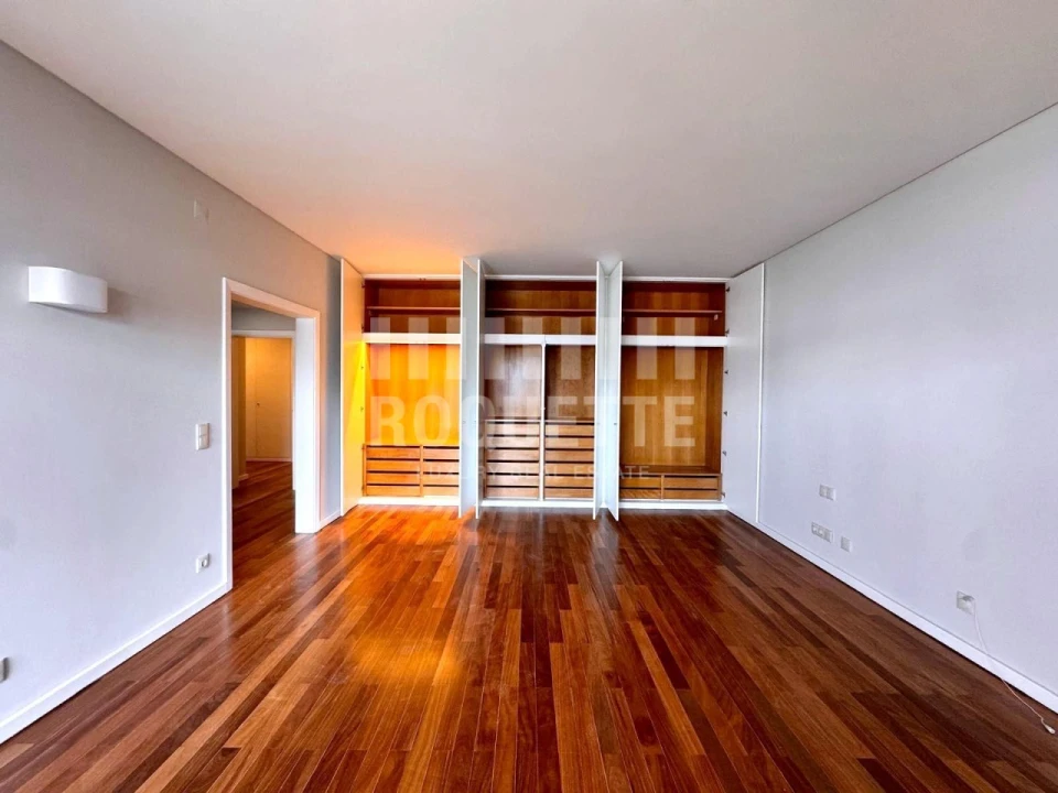 Apartamento T5 para Arrendamento em Aldoar, Foz do Douro e Nevogilde Foto 18