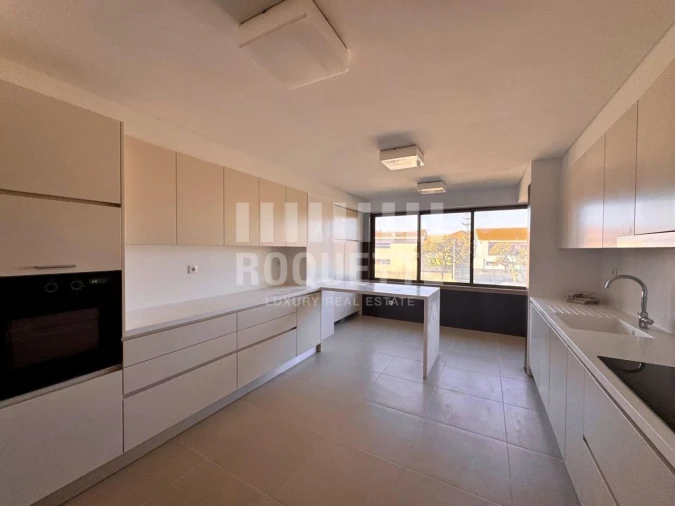 Apartamento T5 para Arrendamento em Aldoar, Foz do Douro e Nevogilde Foto 8