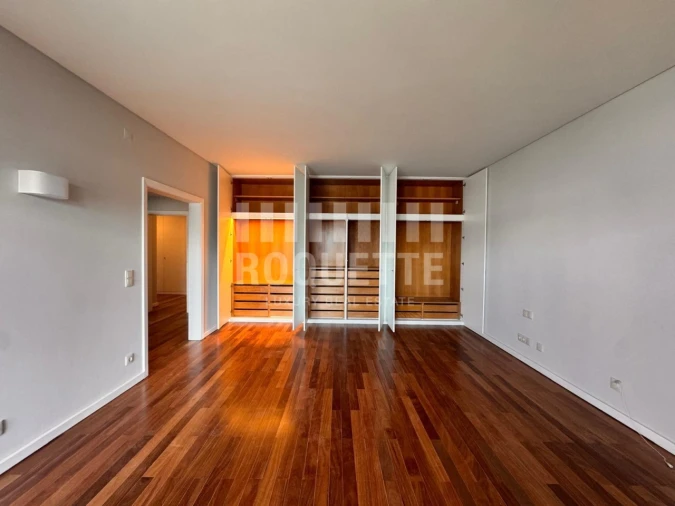 Apartamento T5 para Arrendamento em Aldoar, Foz do Douro e Nevogilde Foto 11