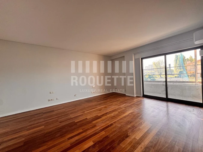 Apartamento T5 para Arrendamento em Aldoar, Foz do Douro e Nevogilde Foto 14