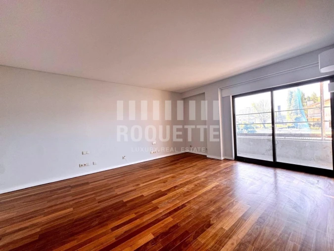 Apartamento T5 para Arrendamento em Aldoar, Foz do Douro e Nevogilde Foto 16