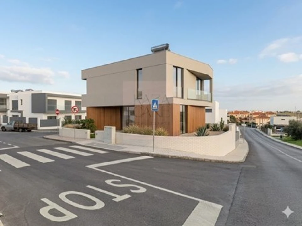 Moradia T4 para Venda em Alcabideche Foto 2