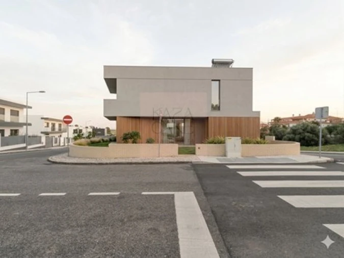 Moradia T4 para Venda em Alcabideche Foto 3