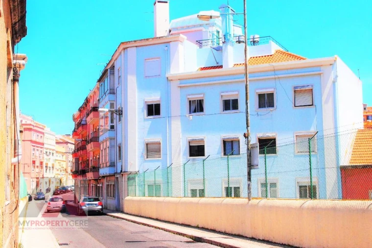 Apartamento T3 para Arrendamento em Alcantara