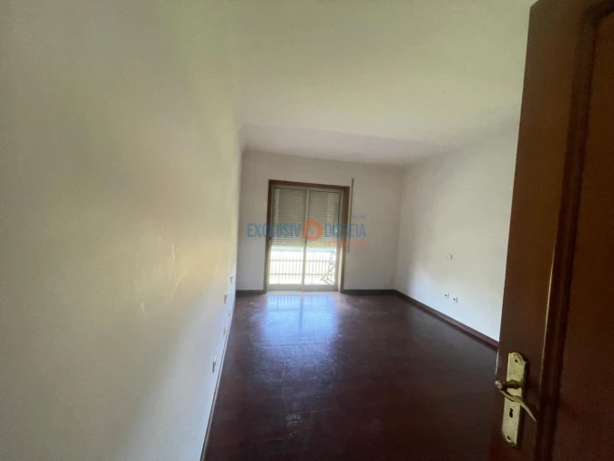 Apartamento T3 para Venda em Aguada de Cima Foto 8