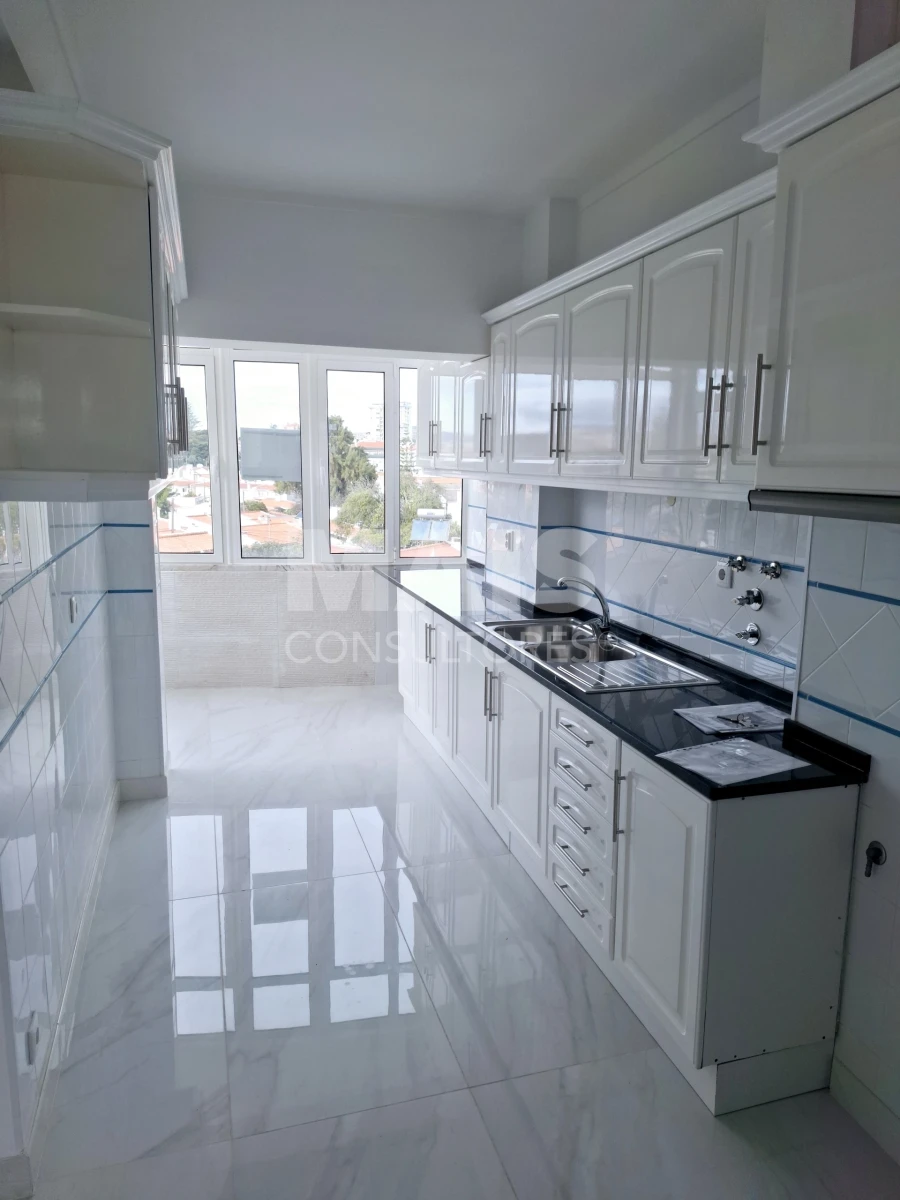 Apartamento T3 para Venda em Carcavelos e Parede Foto 1