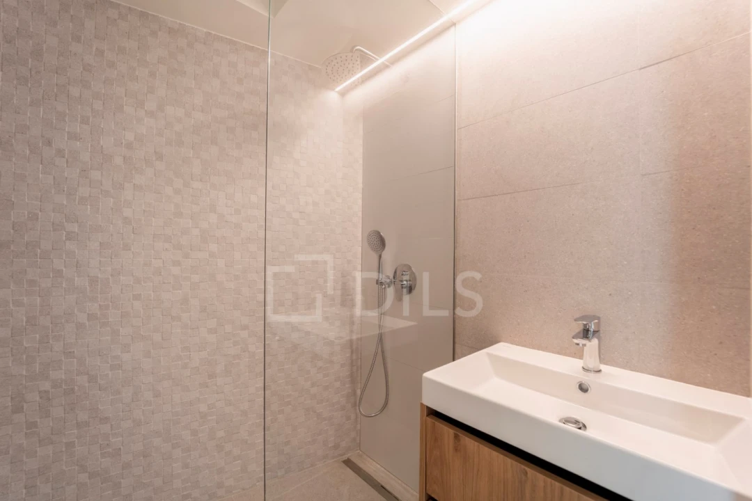 Apartamento T1 para Venda em Lordelo do Ouro e Massarelos Foto 7