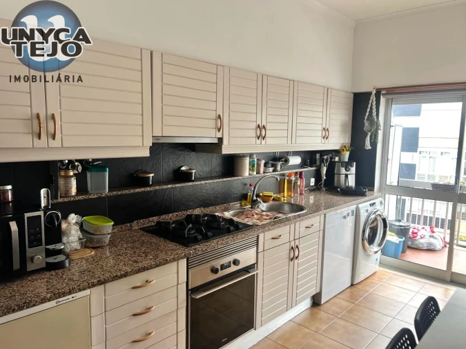 Apartamento T2 para Venda em Amora Foto 3