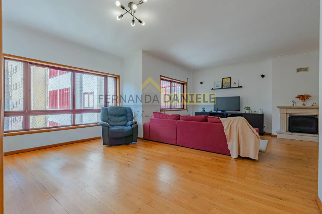 Apartamento T3 para Venda em Mafamude e Vilar do Paraíso Foto 1