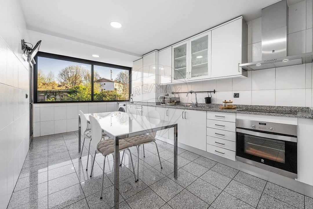 Apartamento T3 para Venda em Braga (Maximinos, Sé e Cividade) Foto 1