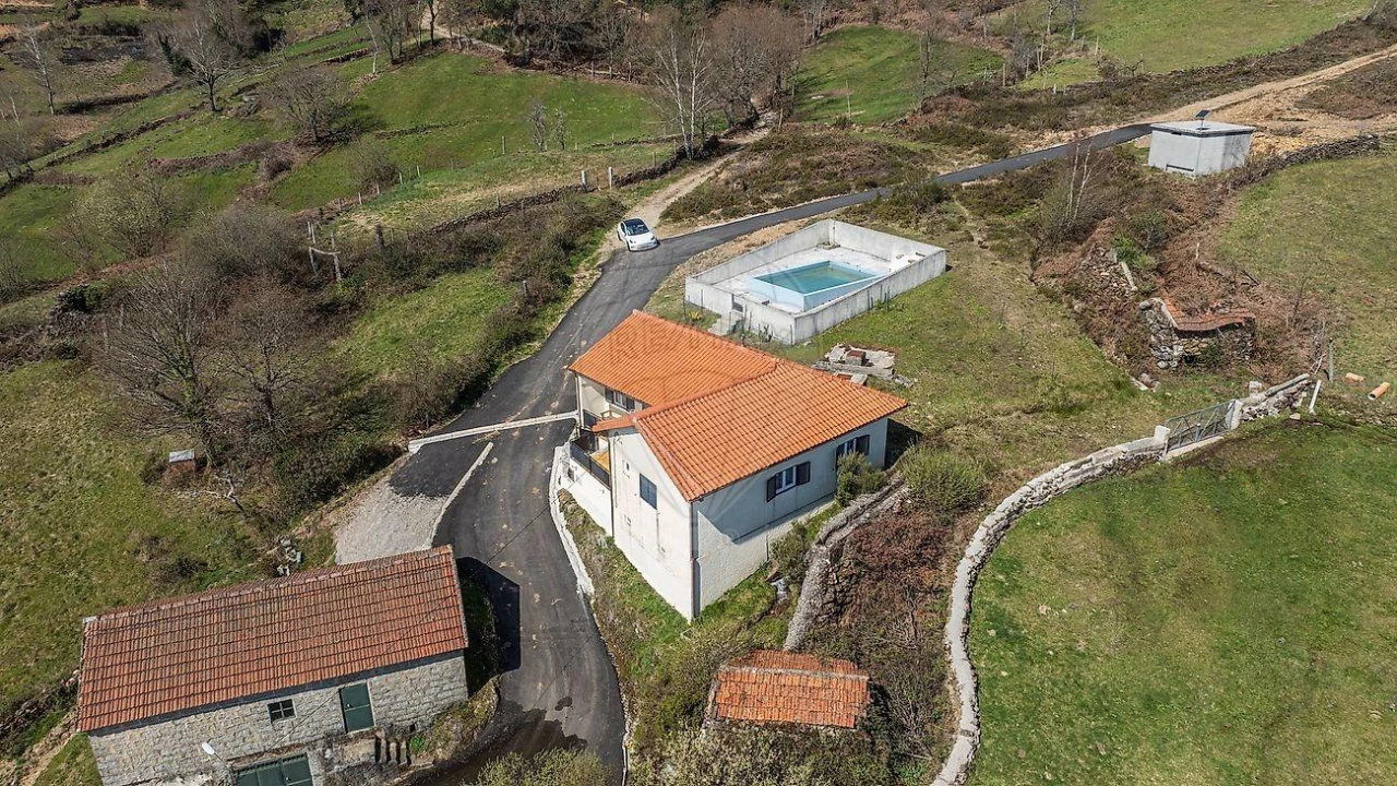 Moradia T3 para Venda em Ferral Foto 18