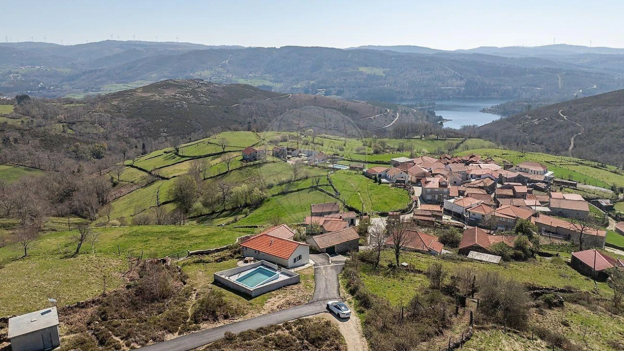 Moradia T3 para Venda em Ferral Foto 24