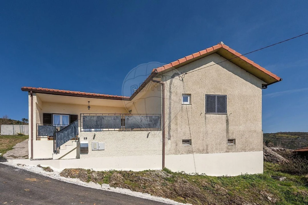 Moradia T3 para Venda em Ferral Foto 7