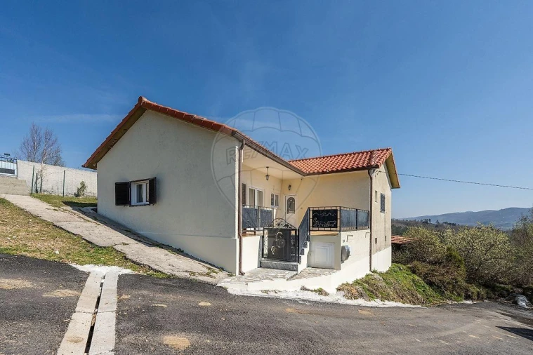 Moradia T3 para Venda em Ferral Foto 16