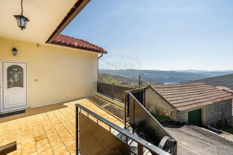 Moradia T3 para Venda em Ferral Foto 4