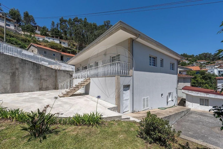 Moradia T4 para Venda em Vila Nova de Famalicão e Calendário Foto 1