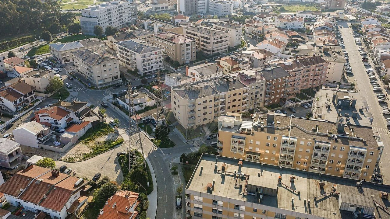 Apartamento T2 para Venda em Cidade da Maia Foto 22