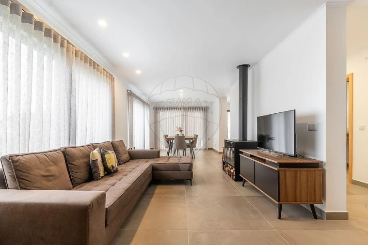 Moradia T3 para Venda em Valdosende Foto 3