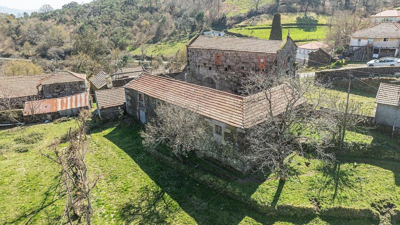 Moradia T5 para Venda em Salto Foto 12