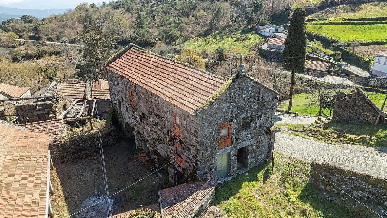 Moradia T5 para Venda em Salto Foto 13