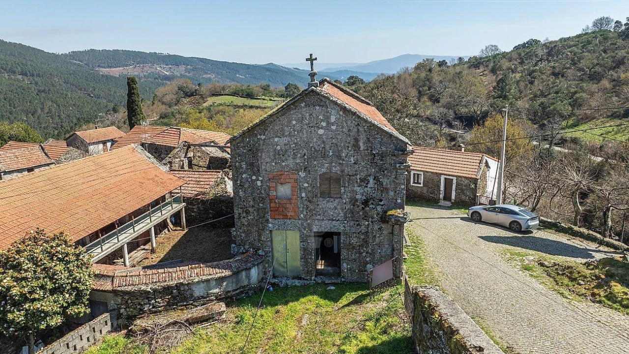 Moradia T5 para Venda em Salto Foto 2