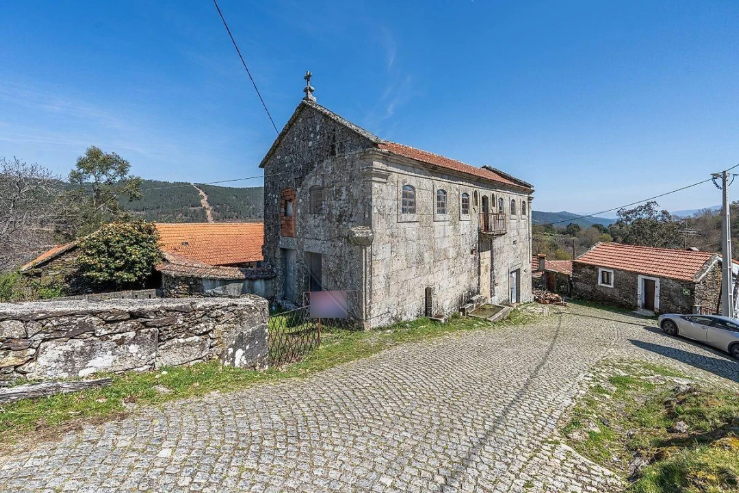 Moradia T5 para Venda em Salto Foto 3