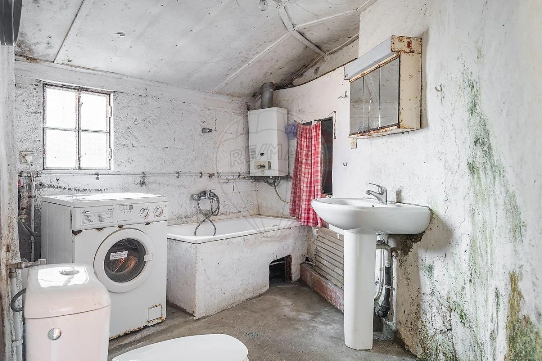 Moradia T5 para Venda em Salto Foto 36