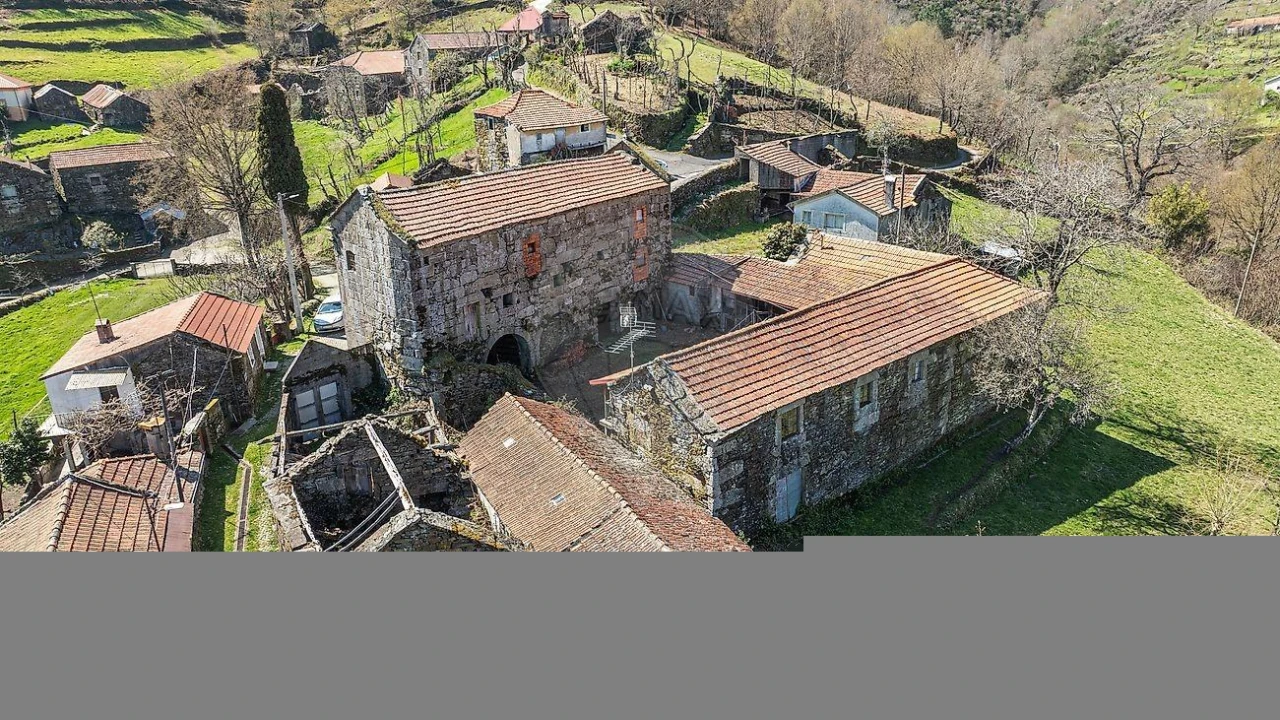 Moradia T5 para Venda em Salto Foto 39