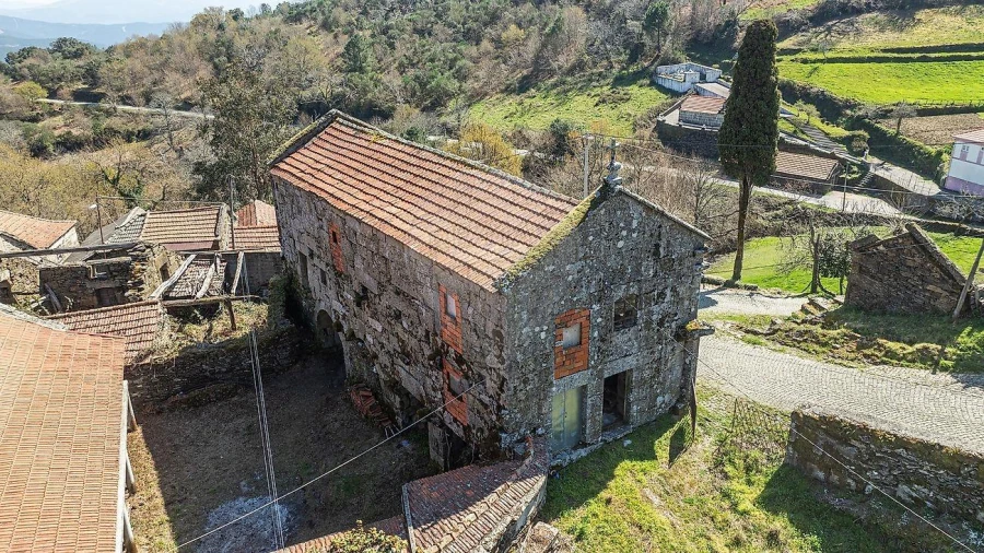 Moradia T5 para Venda em Salto Foto 13