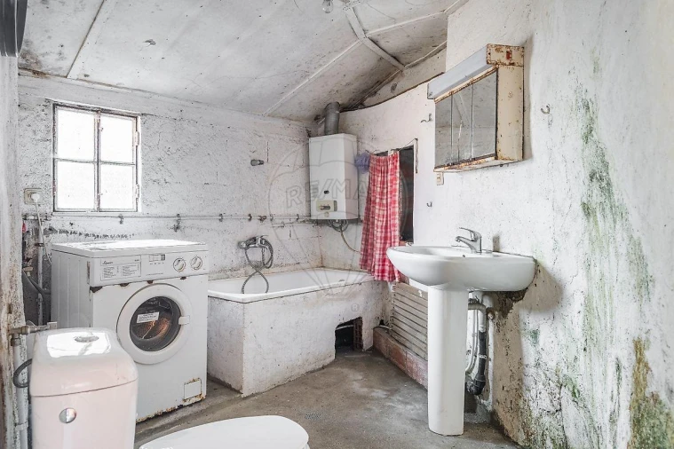 Moradia T5 para Venda em Salto Foto 36