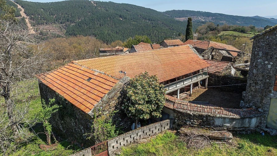 Moradia T5 para Venda em Salto Foto 38