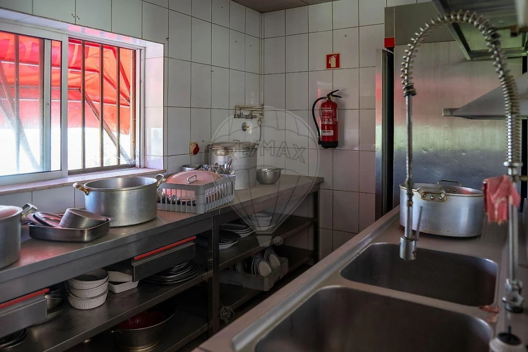 Moradia T4 para Venda em Palmeira Foto 8