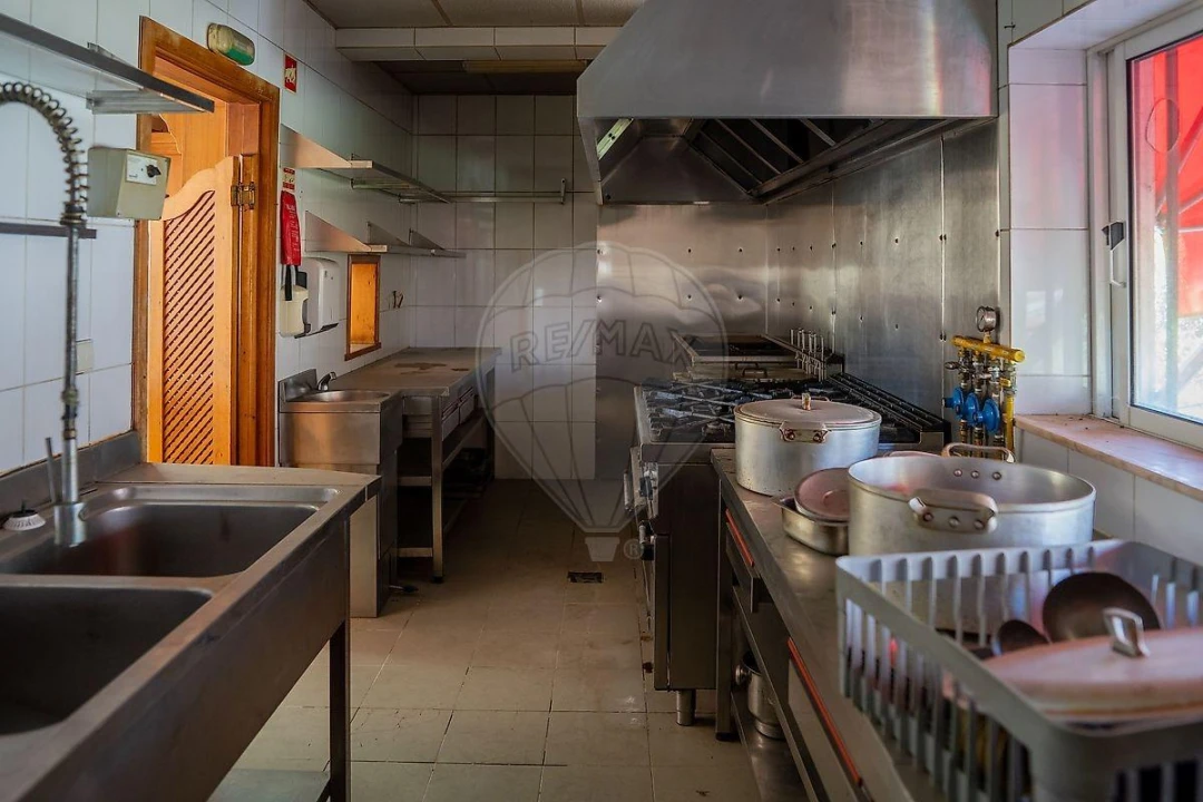 Moradia T4 para Venda em Palmeira Foto 9