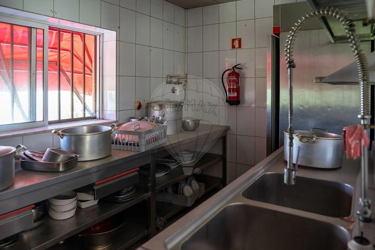 Moradia T4 para Venda em Palmeira Foto 8