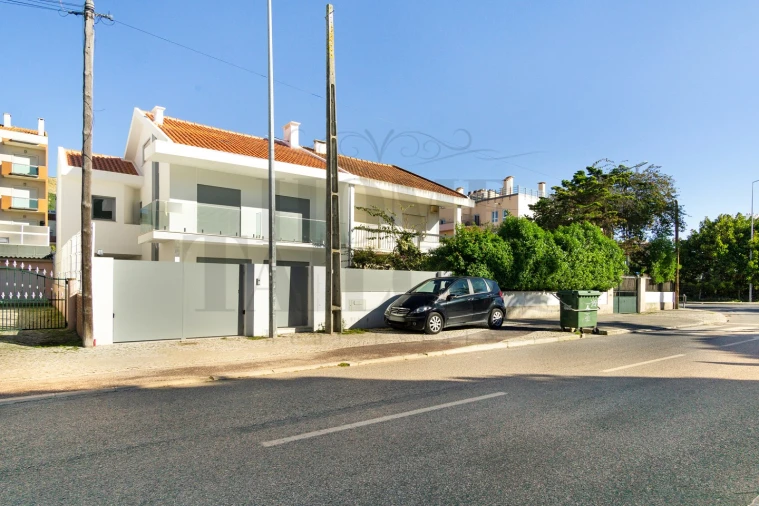 Moradia T4 para Venda em Costa da Caparica Foto 25