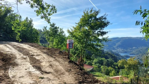 Terreno para Venda em Louredo