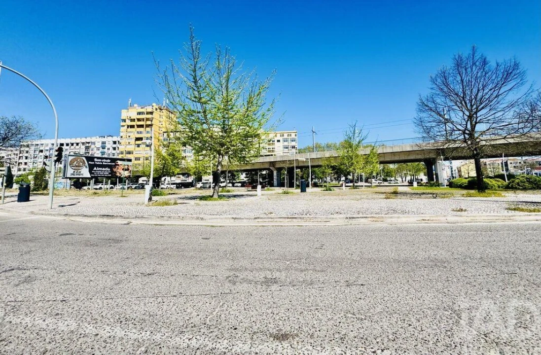Apartamento T2 para Venda em Almada, Cova da Piedade, Pragal e Cacilhas Foto 39