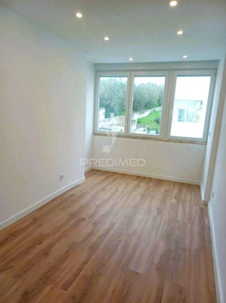 Apartamento T2 para Venda em Odivelas Foto 6