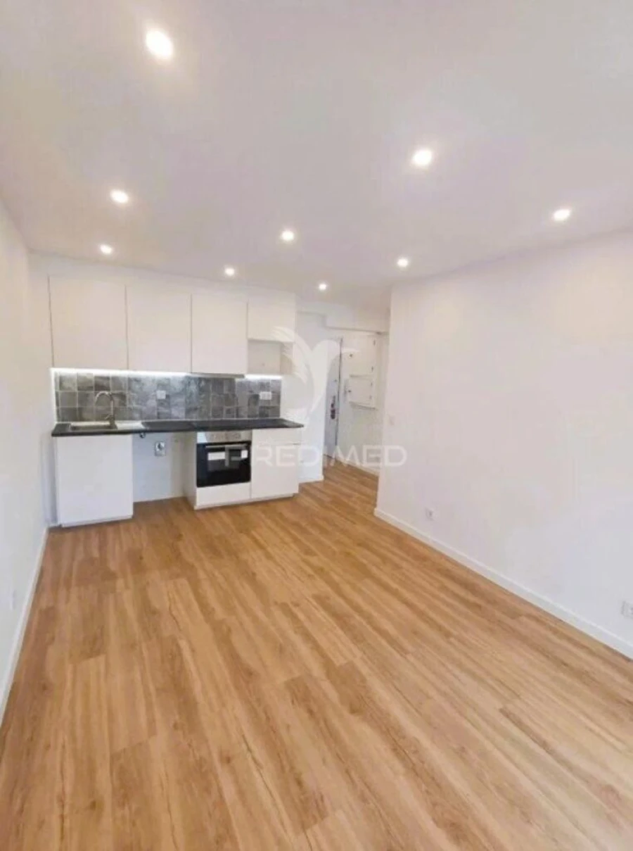 Apartamento T2 para Venda em Odivelas Foto 3