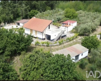 Moradia T2 para Venda em Santiago de Cassurrães e Póvoa de Cervães