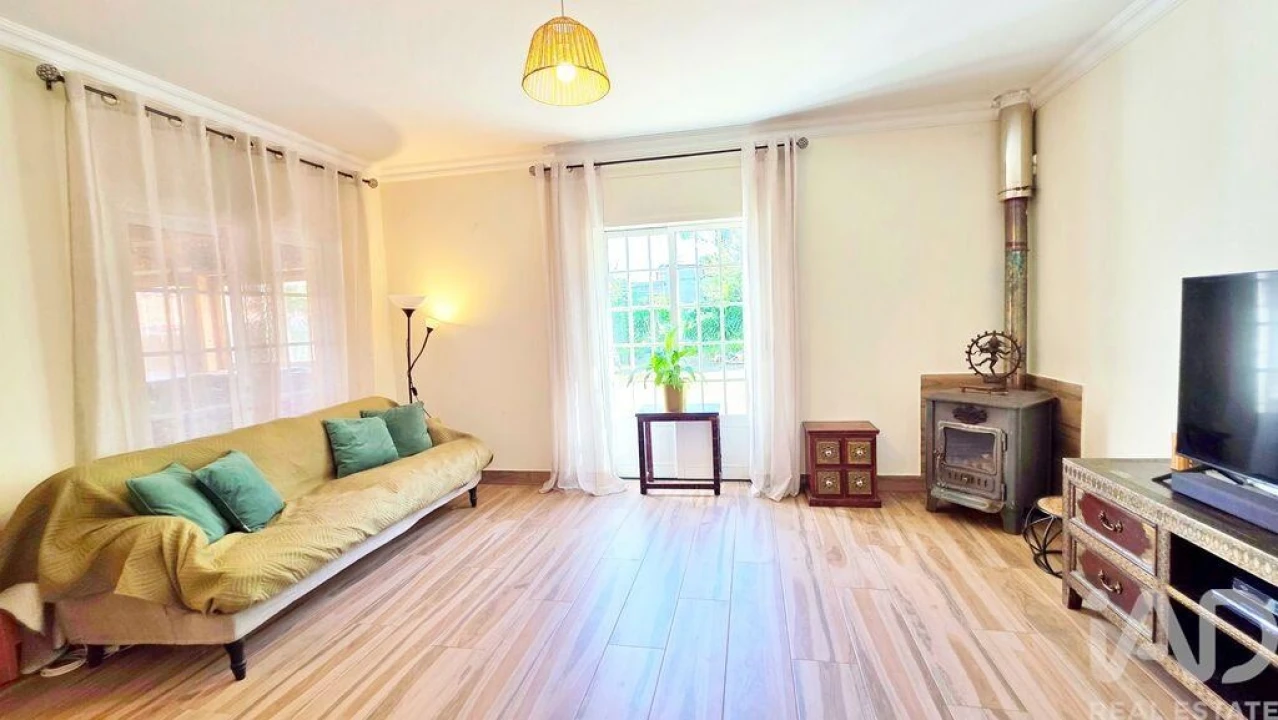 Moradia T6 para Venda em Usseira Foto 14