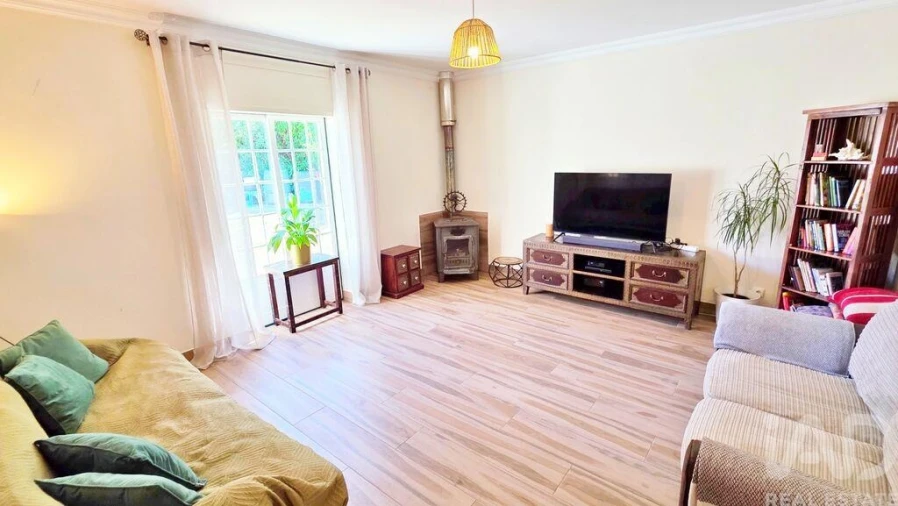 Moradia T6 para Venda em Usseira Foto 12