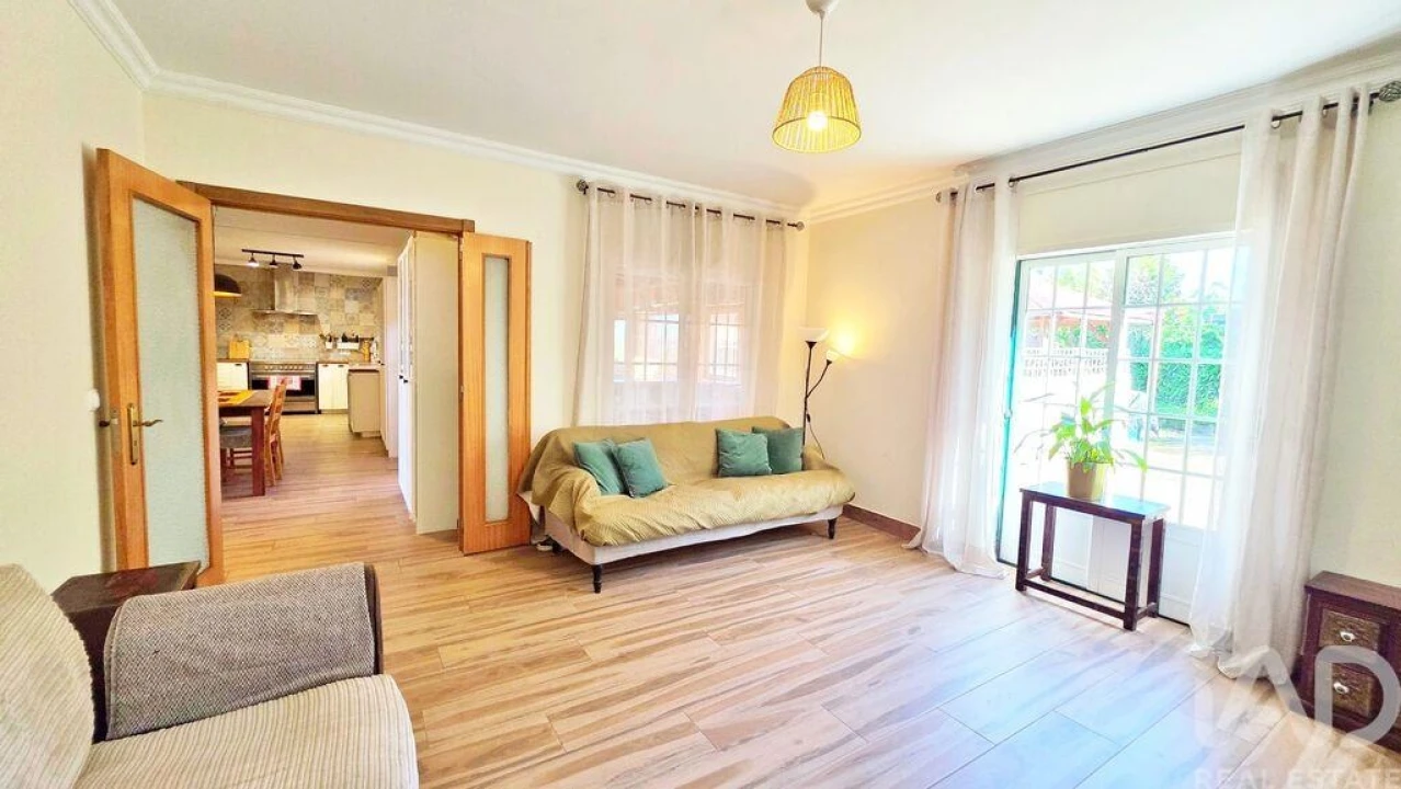 Moradia T6 para Venda em Usseira Foto 13