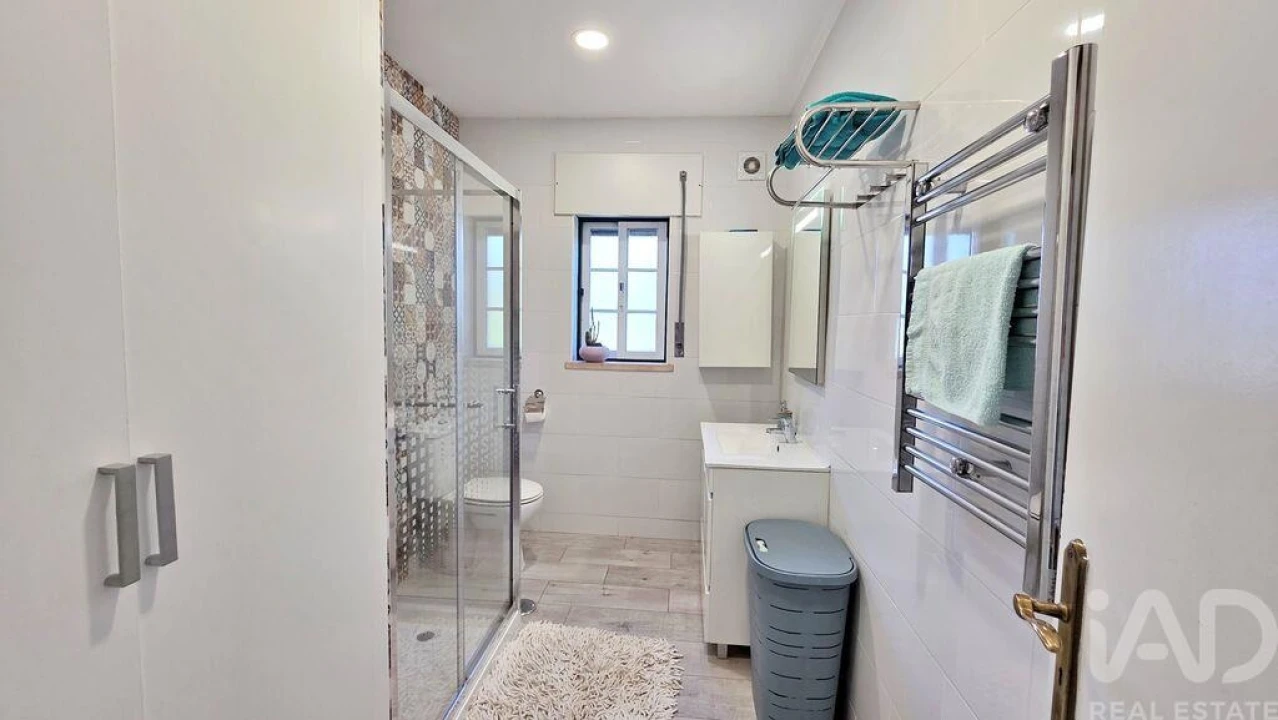 Moradia T6 para Venda em Usseira Foto 18